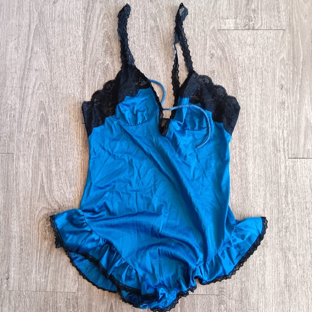 Vintage romper blue and black lace
